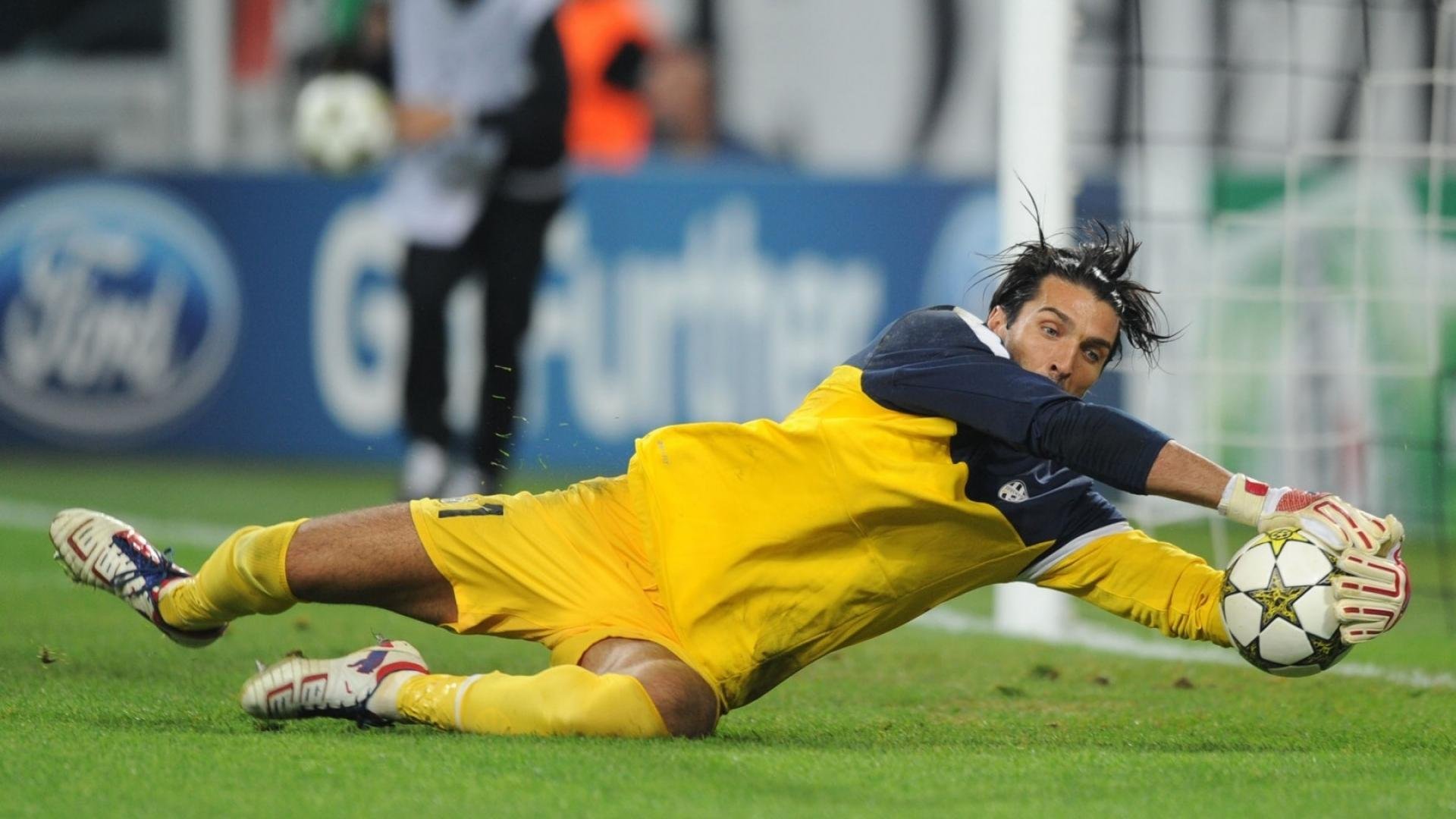 熊猫直播-F1新赛季揭幕战之夜，贝恩高光表现引爆围场